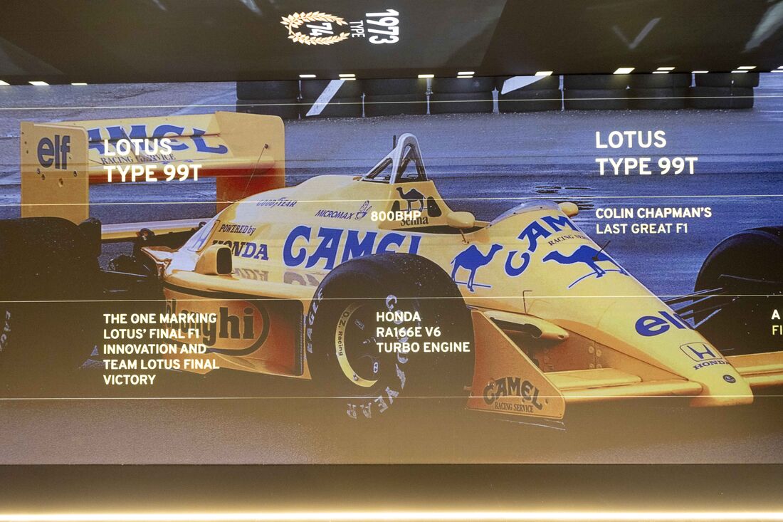 Lotus Type 99T de Ayrton Senna nas telas do evento