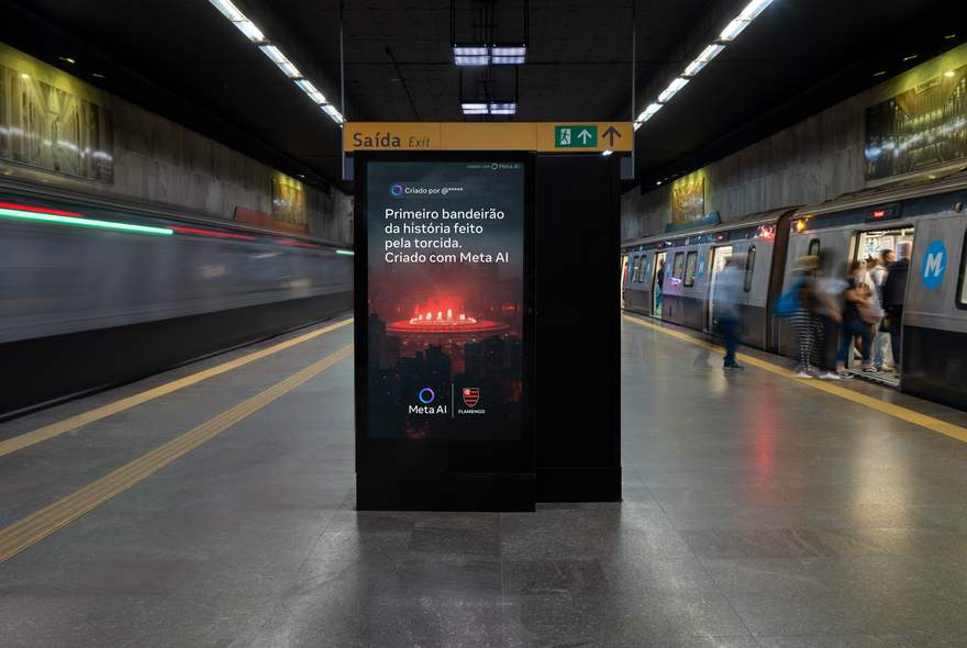 DOOH no Metrô Rio: Primeiro bandeirão da história feito pela torcida. Criado com Meta AI