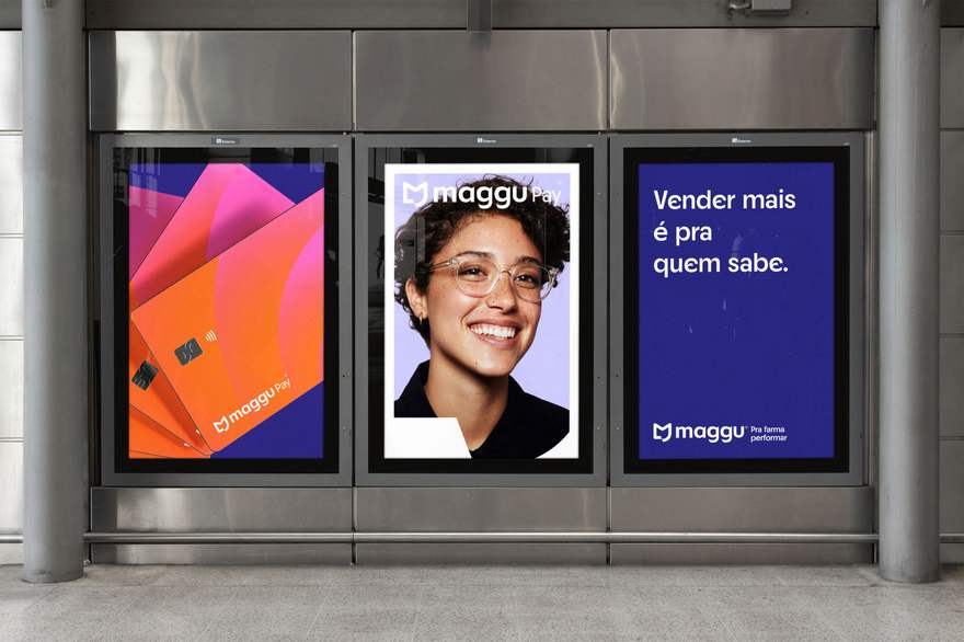 Trio de pôsteres no metrô com Vender mais é pra quem sabe